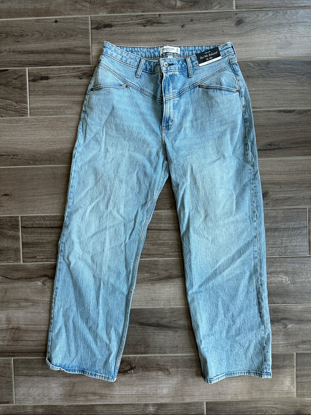 Women’s Abercrombie & Fitch 90’s Relaxed size 31 short size 12 jeans NWT